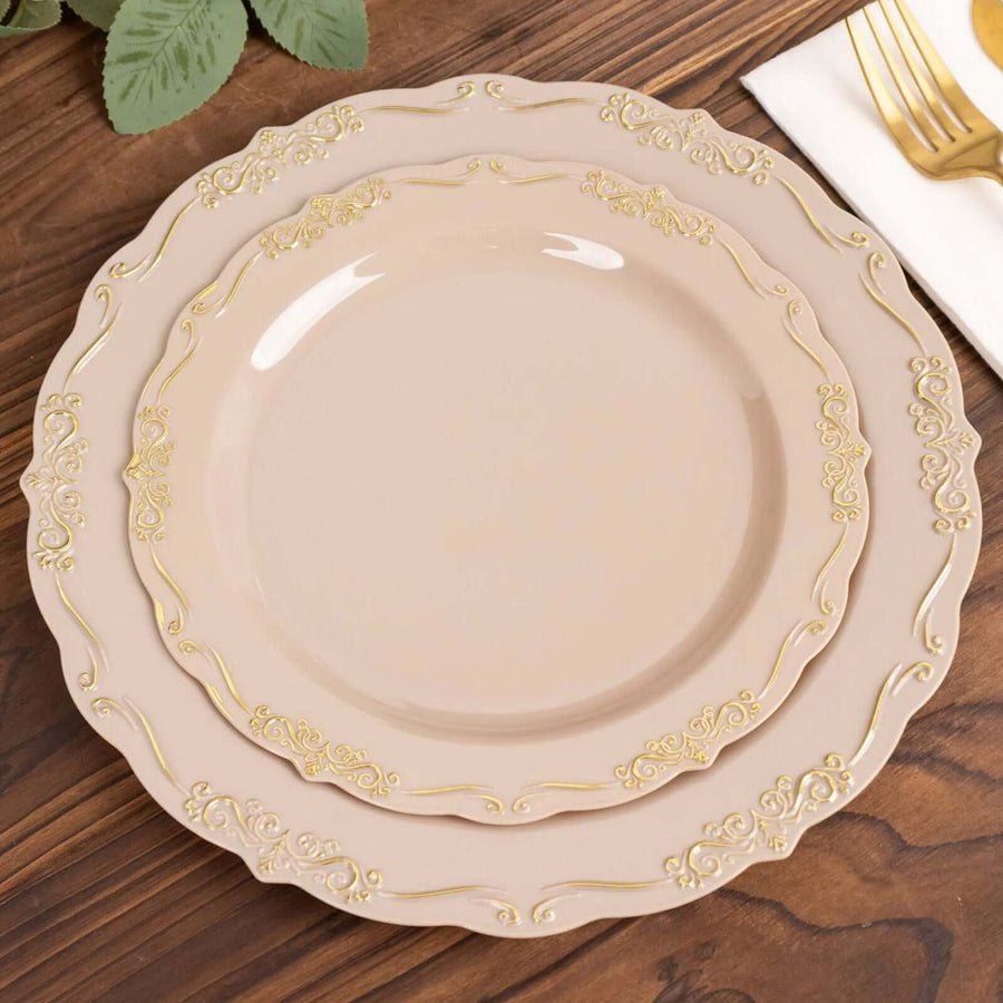 Clear disposable plastic cup with an elegant gold rim. Perfect party drinkware for events.