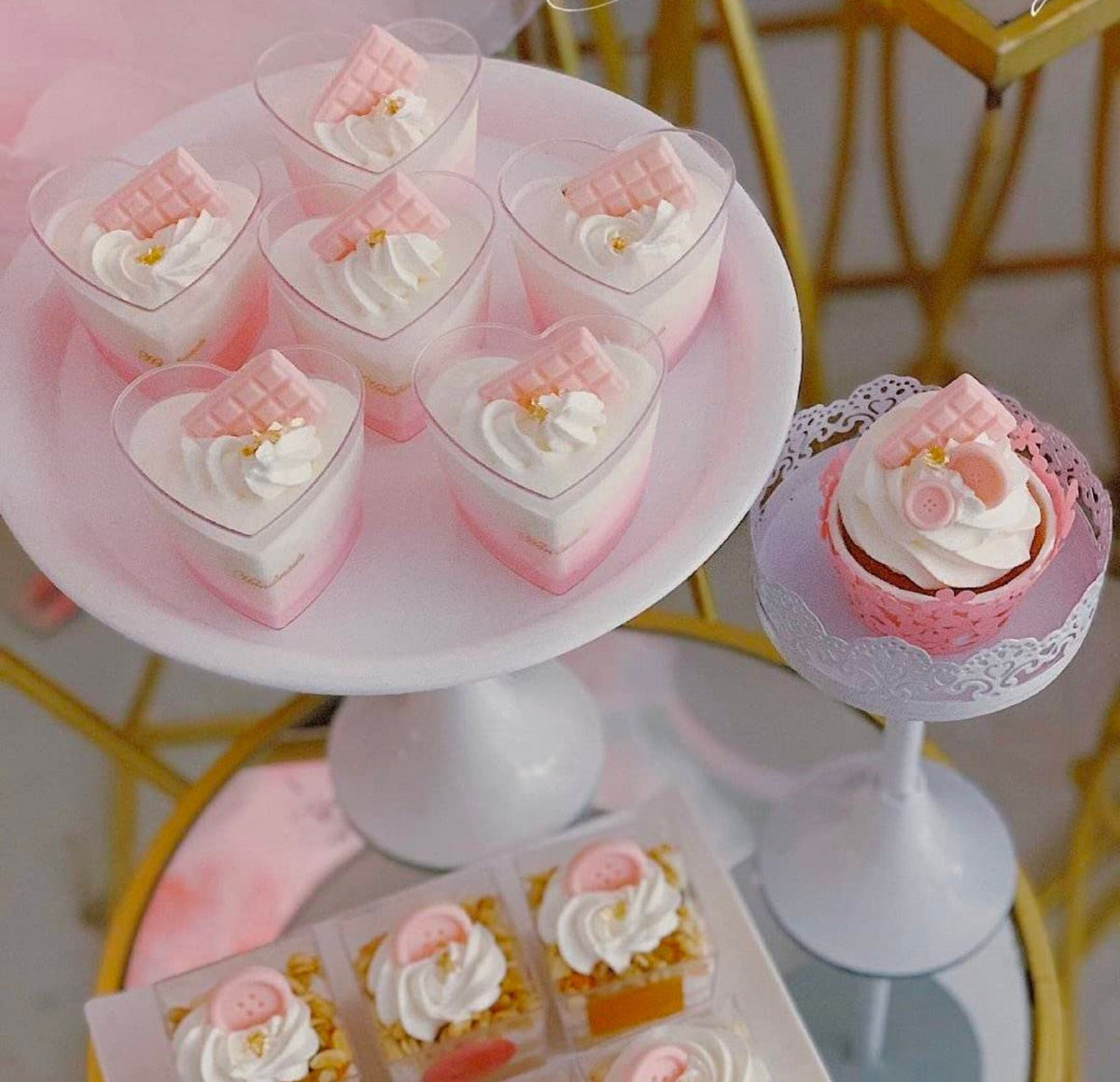 5oz Acrylic Dessert Parfait Cups with Lids & Mini Plastic Spoons - Party Favor Set - Pretty Party Boxx