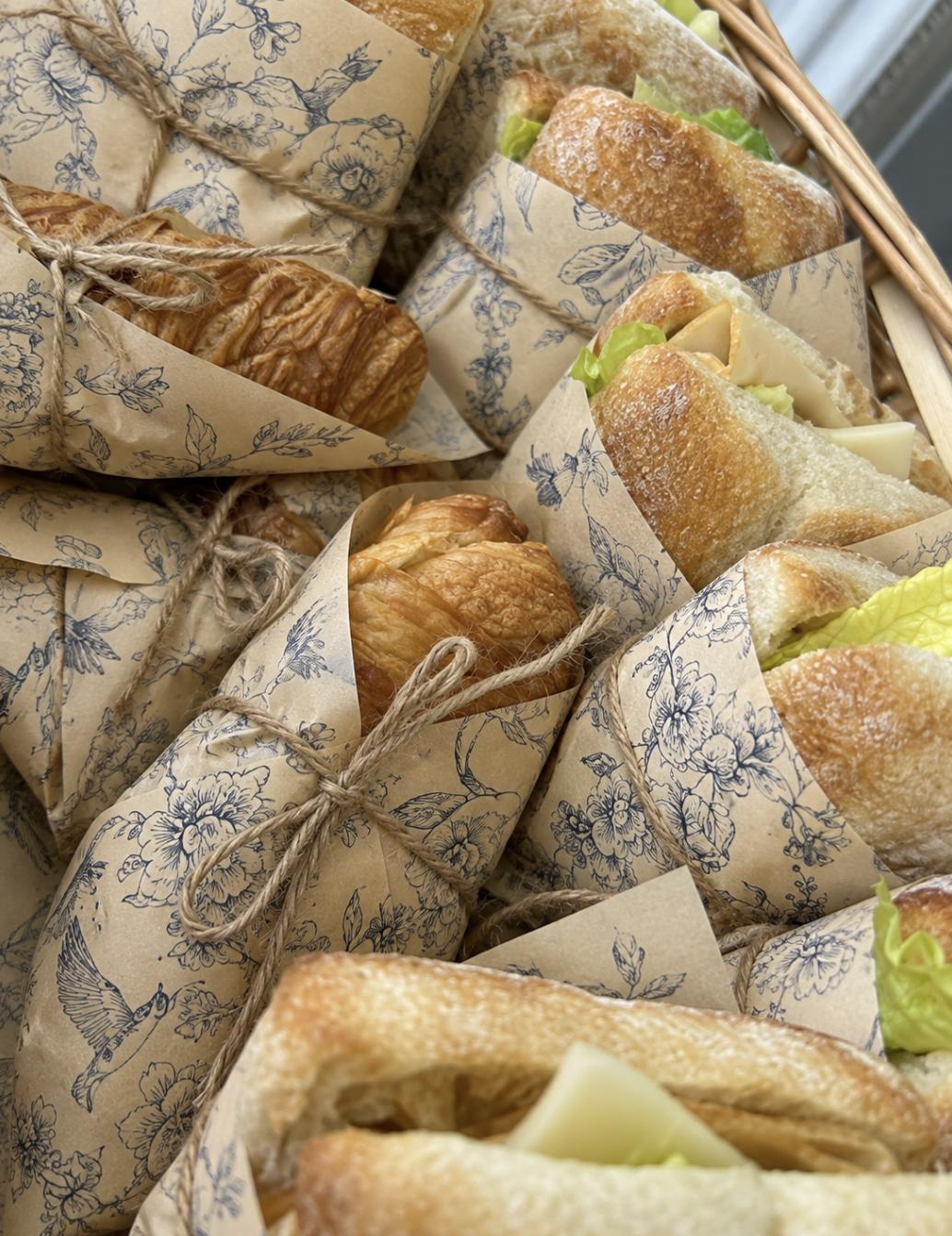 Blue Floral Deli Paper Sheets with Twine – Sandwich Wrap Set for Brunch, Catering & Favors