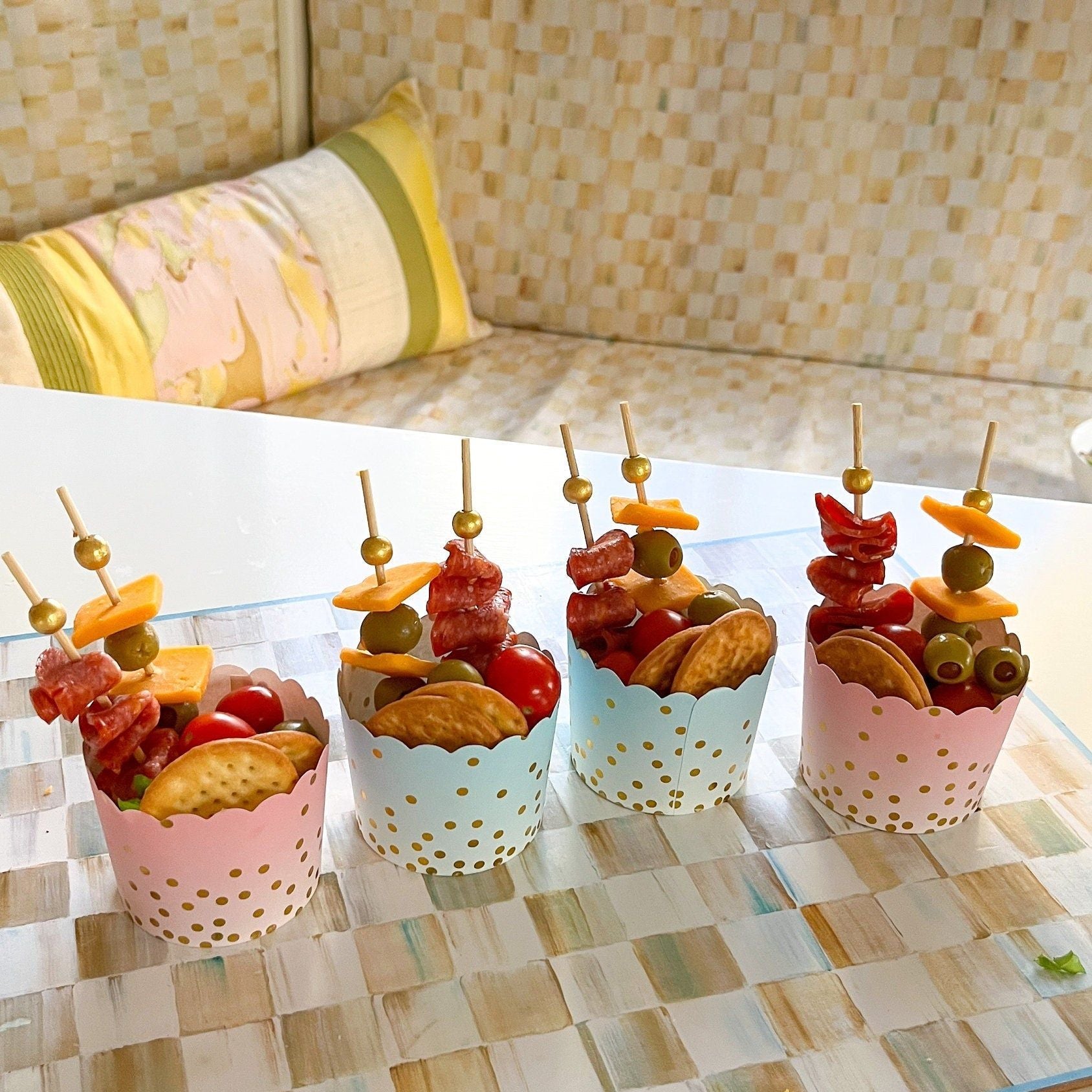 Disposable scalloped charcuterie favor cups with appetizers – ideal for fruit, cheese, crackers, and bite-sized food.
