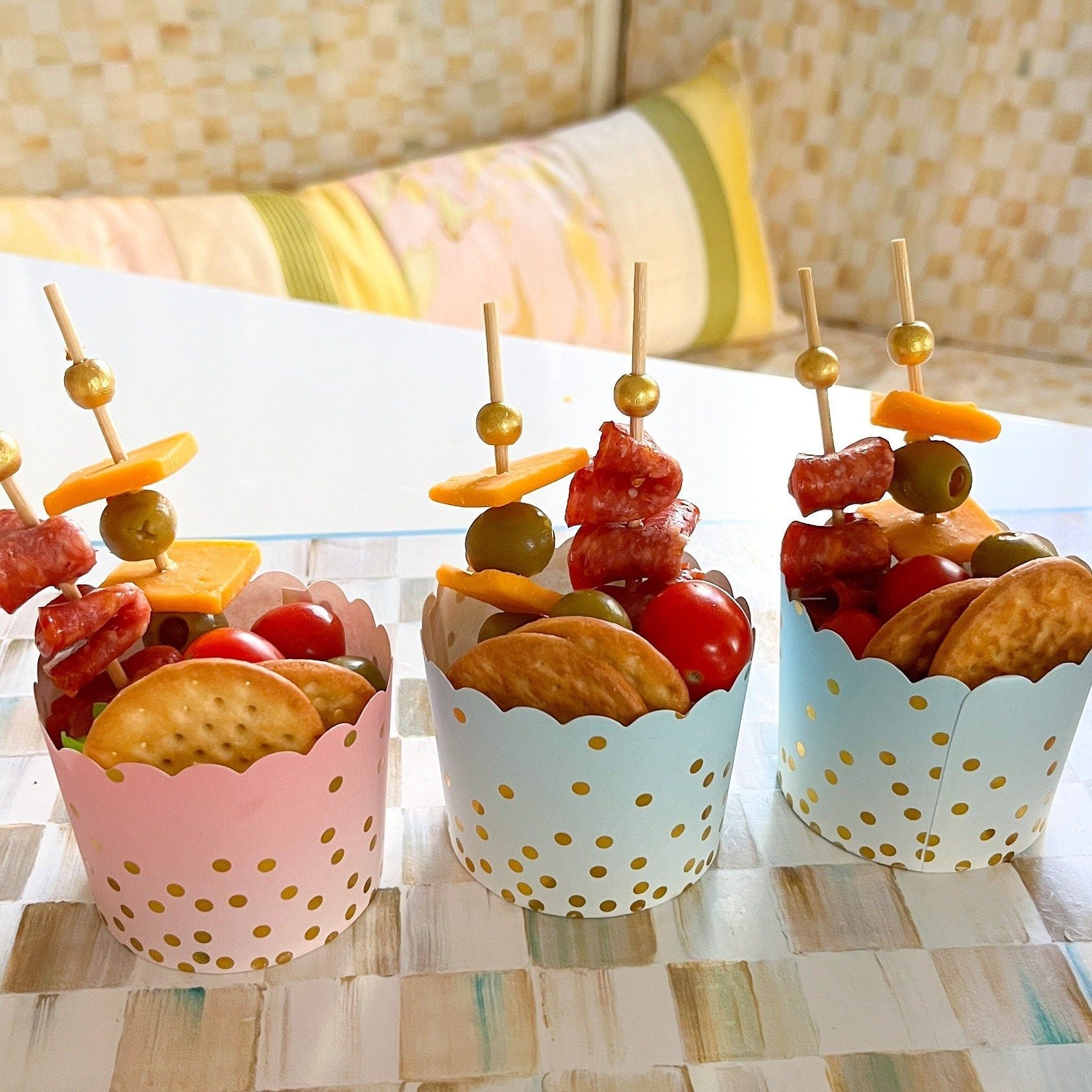 Disposable scalloped charcuterie favor cups with appetizers – ideal for fruit, cheese, crackers, and bite-sized desserts.