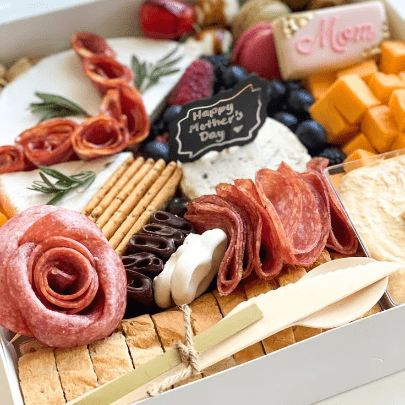 Large Charcuterie Gift Box with Mini Forks, Tongs & Honey Comb – Kraft Box with Clear Window for Grazing, Gifting & Entertaining - Pretty Party Boxx