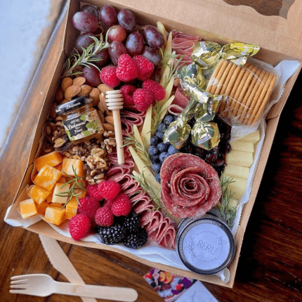Large Charcuterie Gift Box with Mini Forks, Tongs & Honey Comb – Kraft Box with Clear Window for Grazing, Gifting & Entertaining - Pretty Party Boxx