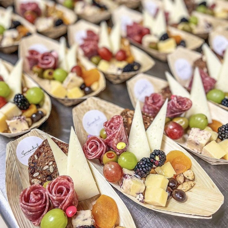 Boat - Shaped Bamboo Appetizer Plates with Mini Forks or Toothpicks – Eco - Friendly Charcuterie Serving Set for Parties, Weddings & Events - Pretty Party Boxx