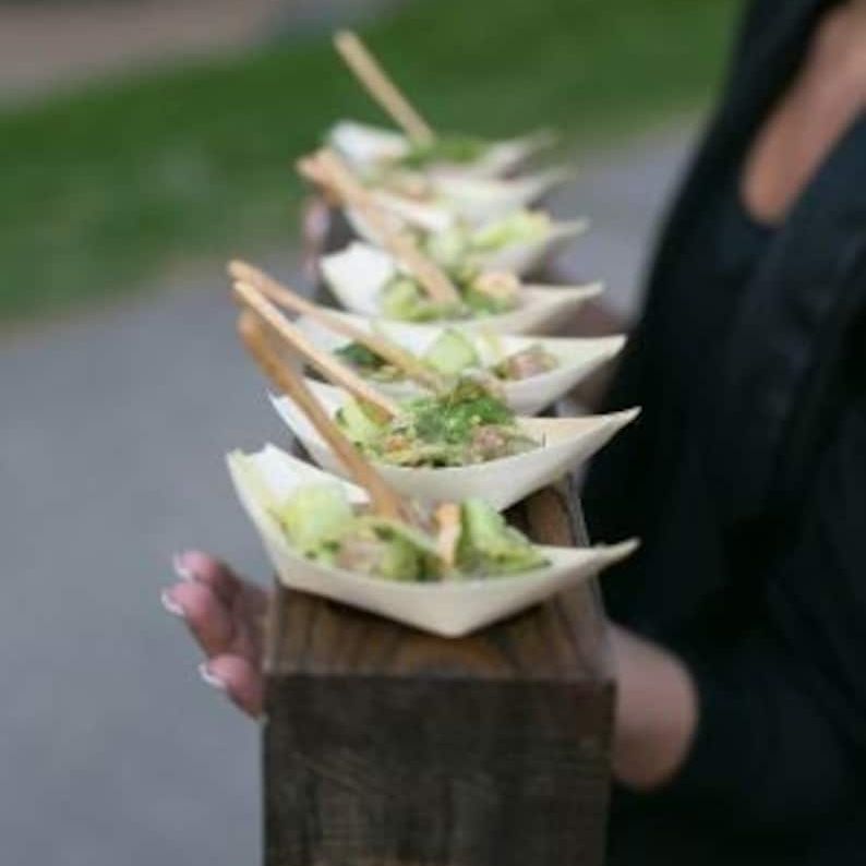 Boat - Shaped Bamboo Appetizer Plates with Mini Forks or Toothpicks – Eco - Friendly Charcuterie Serving Set for Parties, Weddings & Events - Pretty Party Boxx