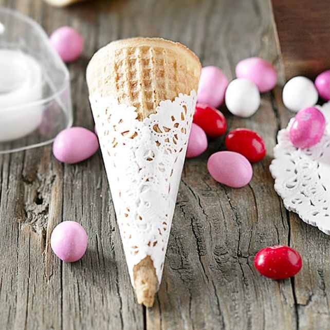 Cone - Shaped Favor Bags with Doilies DIY Kit – 10 - Piece Elegant Gift Bags for Weddings, Showers & Dessert Displays - Pretty Party Boxx