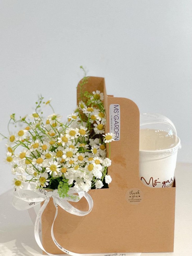 2-Cup Drink and Flower Carrier w/Handle