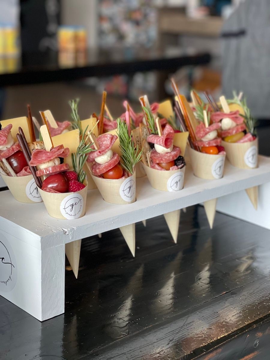 White Wooden Charcuterie Stand Holder with Cones & Toothpicks – Grazing Table Display for Appetizers, Desserts & Party Stations. - Pretty Party Boxx