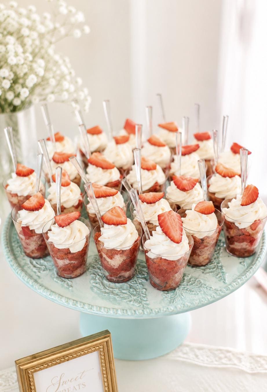 Mini Gold Appetizer Spoons – Plastic Dessert Spoons for Mini Desserts & Catering Displays
