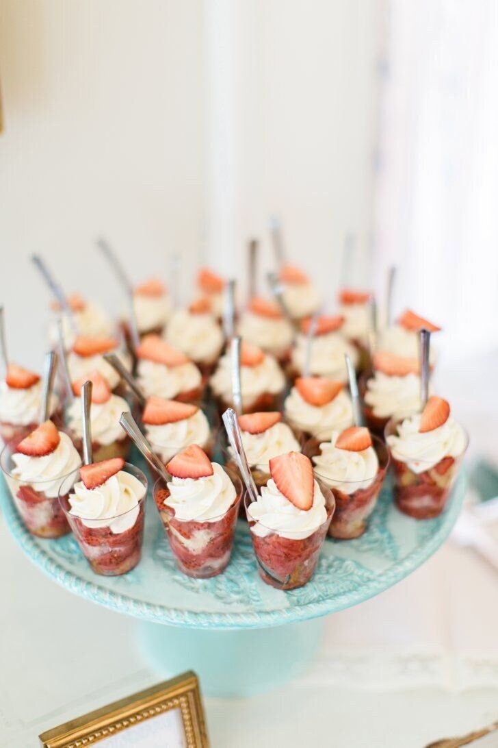 Mini Gold Appetizer Spoons – Plastic Dessert Spoons for Mini Desserts & Catering Displays