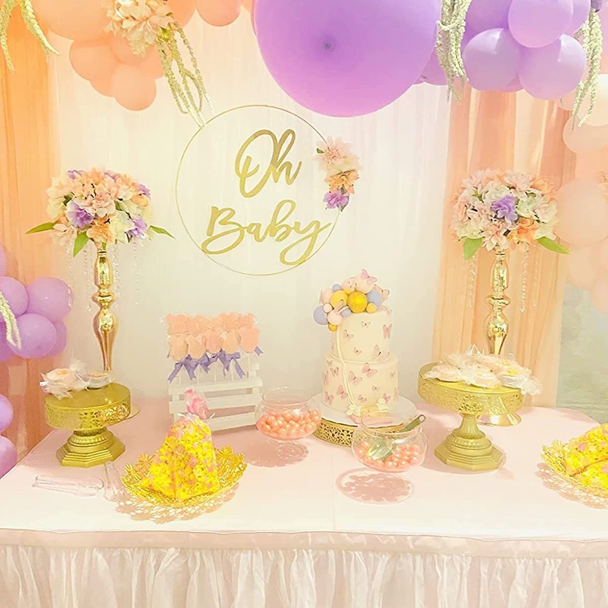 Cake pop stand with included 25 cake pop sticks for convenience.
