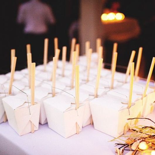 Disposable wooden chopsticks paired with kraft take out boxes.