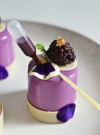 Mini pipette in a dessert