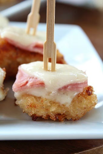 Mini pitch fork for appetizers