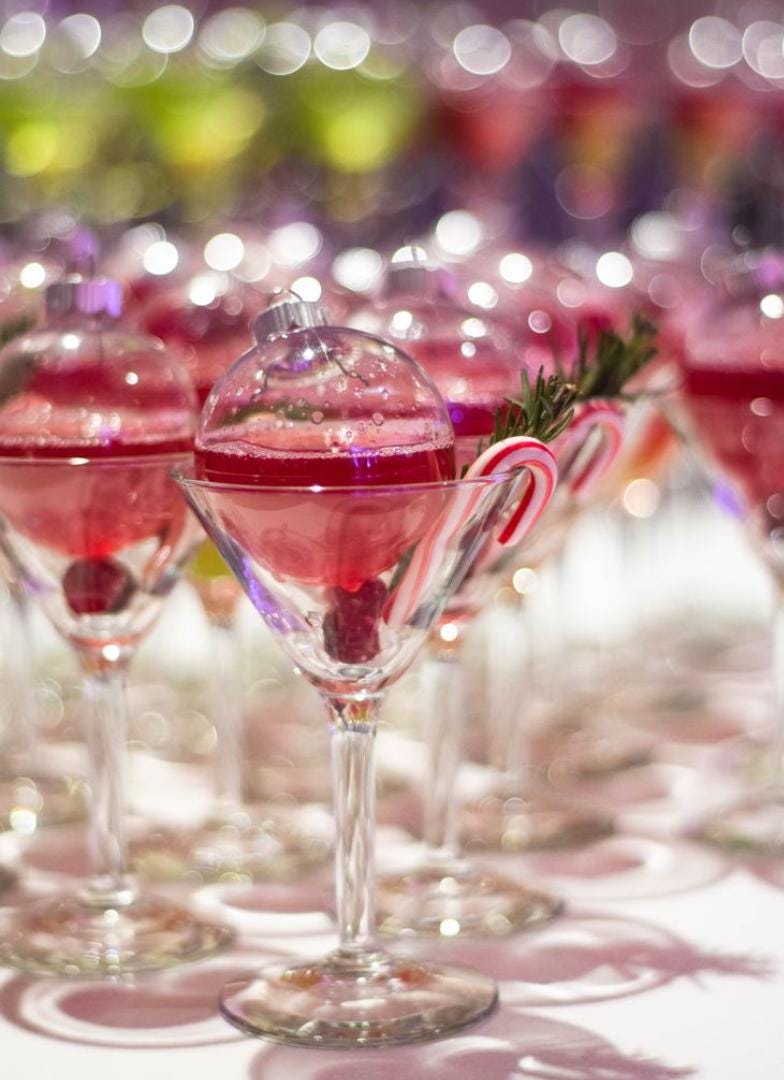 Acrylic Drink Glasses with Ornament Drink Balls – Reusable Holiday Cocktail Set for Parties & Events - Pretty Party Boxx