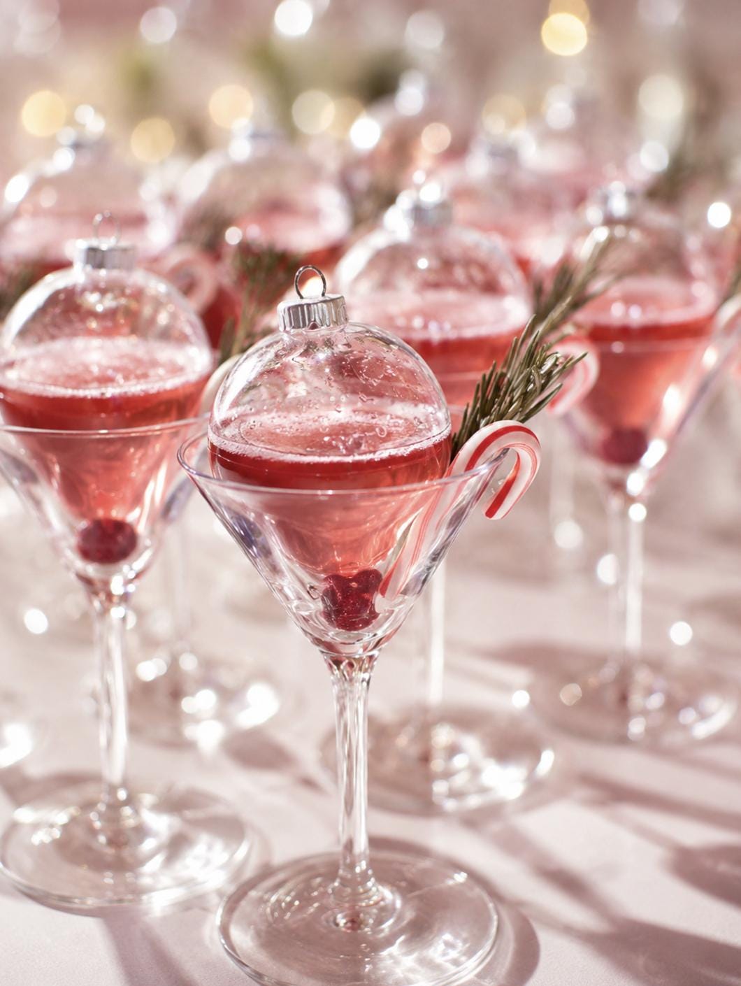 Acrylic Drink Glasses with Ornament Drink Balls – Reusable Holiday Cocktail Set