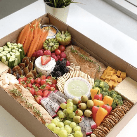 Large Charcuterie Gift Box with Mini Forks, Tongs & Honey Comb – Kraft Box with Clear Window for Grazing, Gifting & Entertaining - Pretty Party Boxx