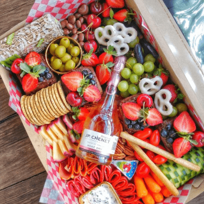 Large Charcuterie Gift Box with Mini Forks, Tongs & Honey Comb – Kraft Box with Clear Window for Grazing, Gifting & Entertaining - Pretty Party Boxx