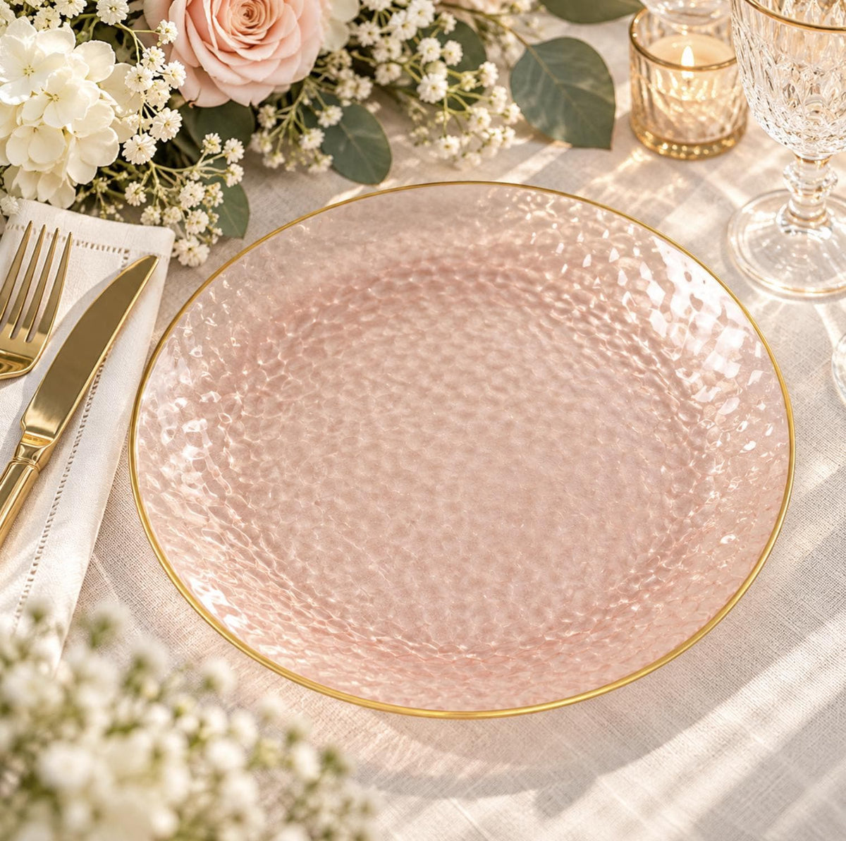 Clear hammered plastic charger plate with gold rim. Elegant disposable dinnerware for weddings & parties.