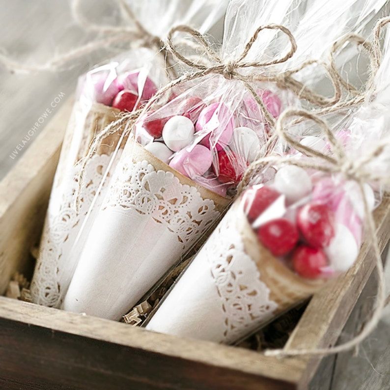 Cone - Shaped Favor Bags with Doilies DIY Kit – 10 - Piece Elegant Gift Bags for Weddings, Showers & Dessert Displays - Pretty Party Boxx