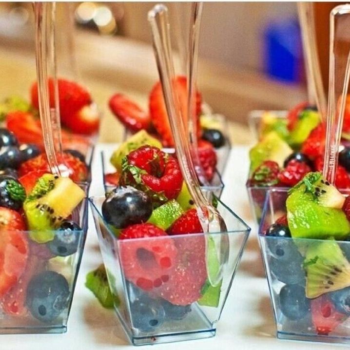 Acrylic Fruit Favor Cups with Mini Forks or Spoons – Set of 20 Clear Reusable Cups for Charcuterie, Snacks & Event Displays