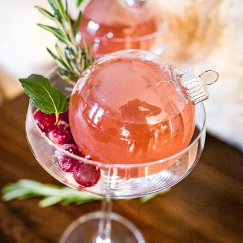 Acrylic Drink Glasses with Ornament Drink Balls – Reusable Holiday Cocktail Set for Parties & Events - Pretty Party Boxx