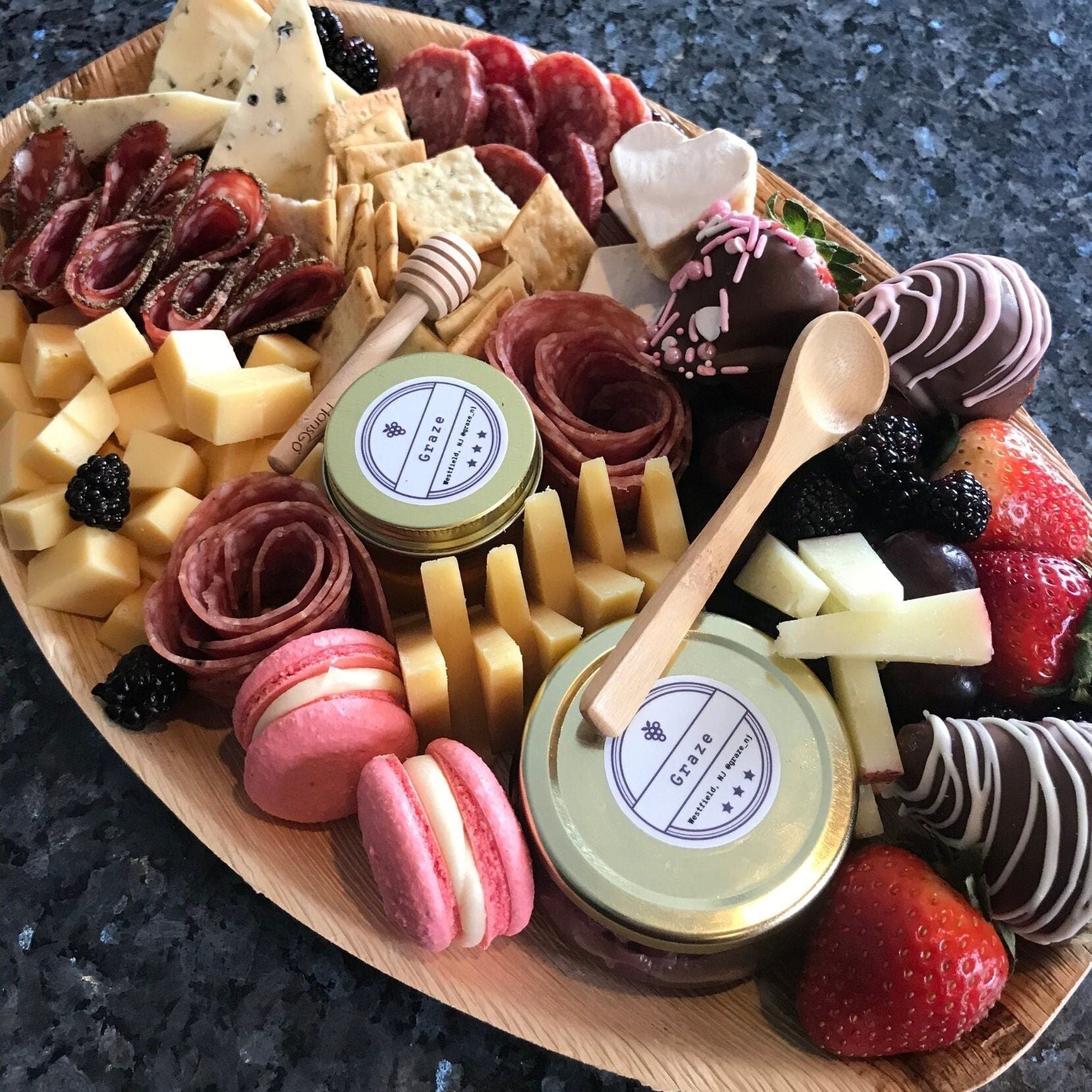 Boat - Shaped Charcuterie Tray – Decorative Serving Platter for Cheese, Fruit & Appetizers at Weddings, Parties & Events - Pretty Party Boxx