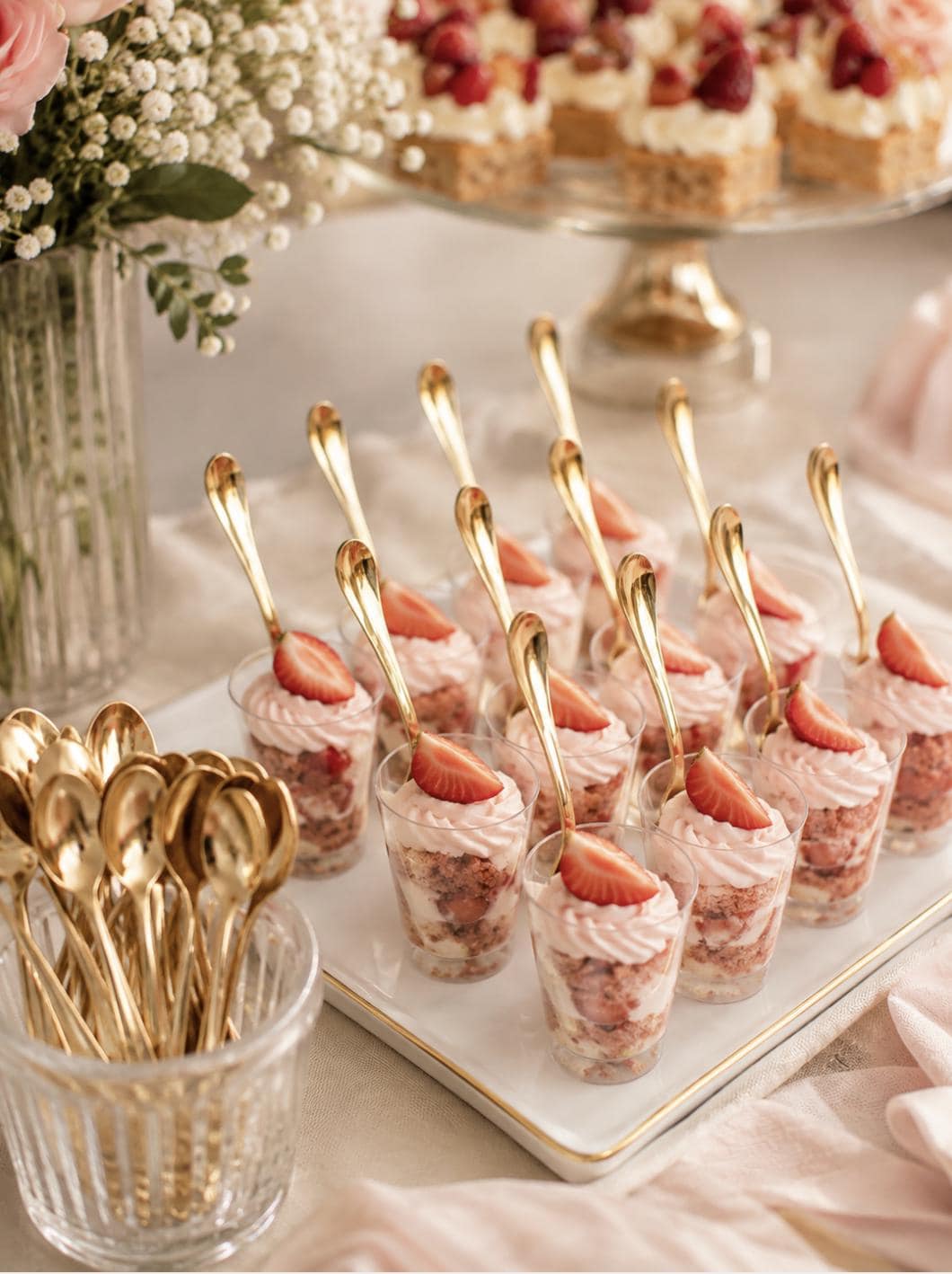 Mini Gold Appetizer Spoons – Plastic Dessert Spoons for Mini Desserts & Catering Displays