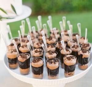 Mini Gold Appetizer Spoons – Plastic Dessert Spoons for Mini Desserts & Catering Displays