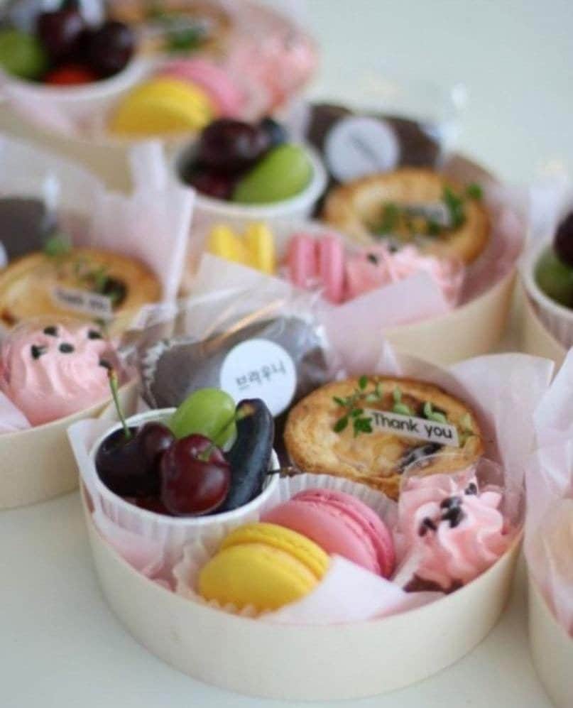 Round Wooden Charcuterie Bento Boxes with Mini Forks – Individual Grazing Favor Boxes